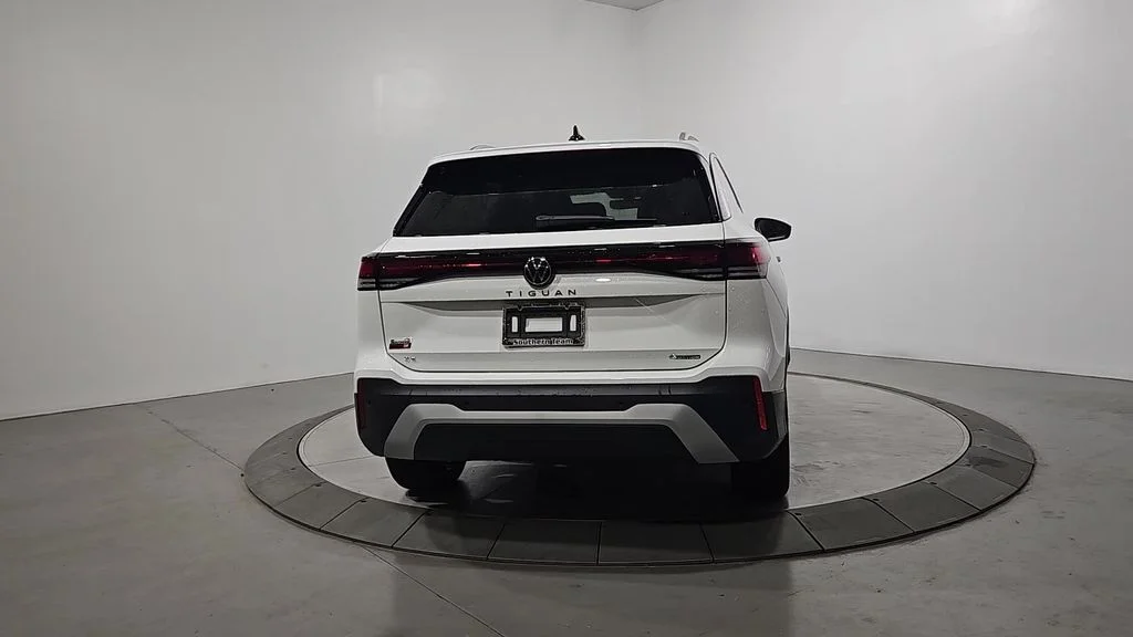 New 2026 White Volkswagen 2.0T SE image 4