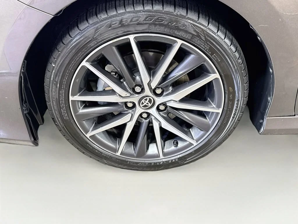 Used 2021 Predawn Gray Mica Toyota XLE image 40