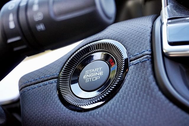 New 2026 Bright White Clearcoat Jeep Latitude image 32