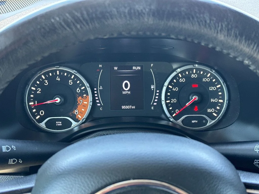 Used 2018 Red Jeep Latitude image 26