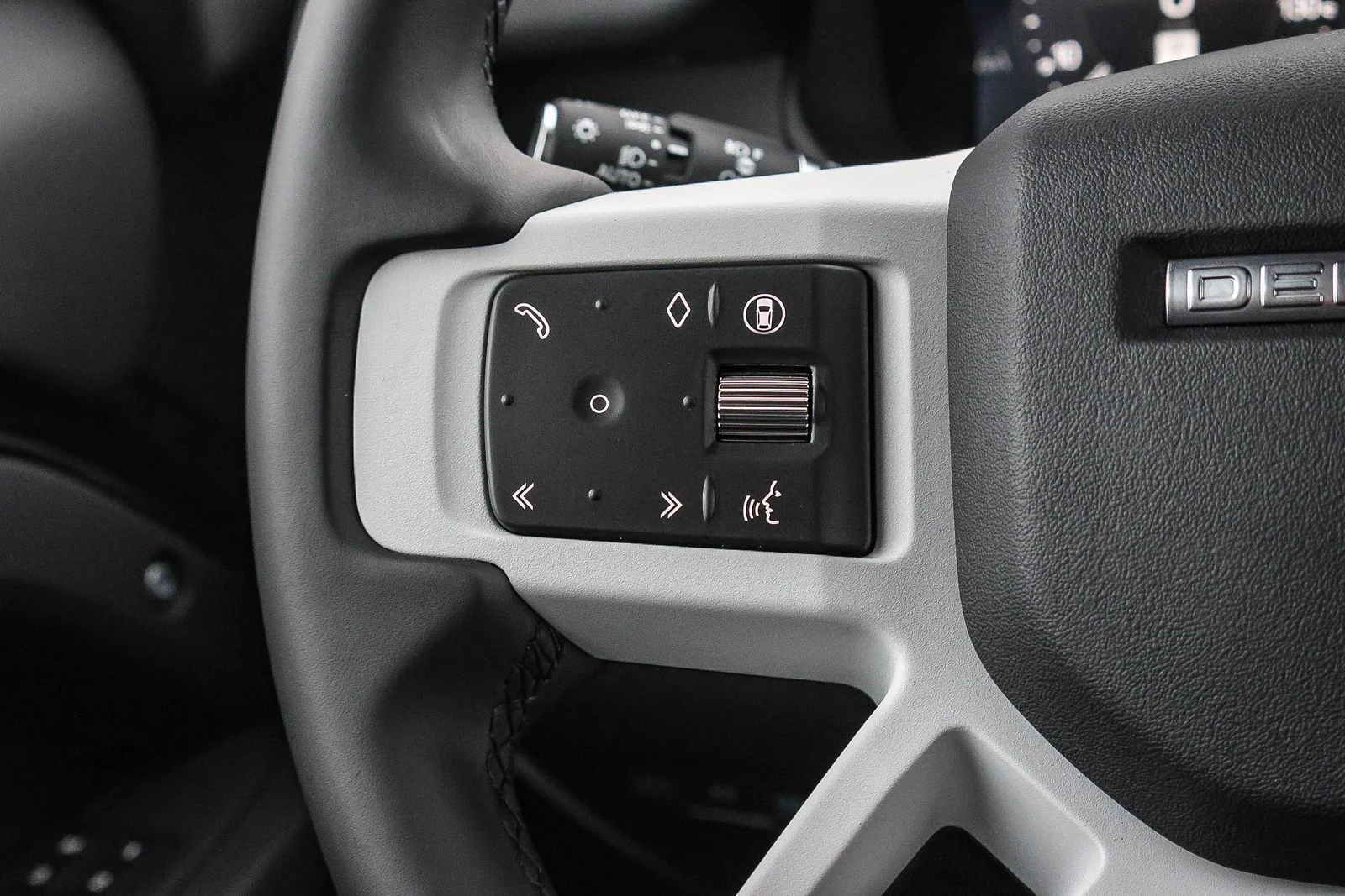 New 2026 Santorini Black Land Rover S image 36