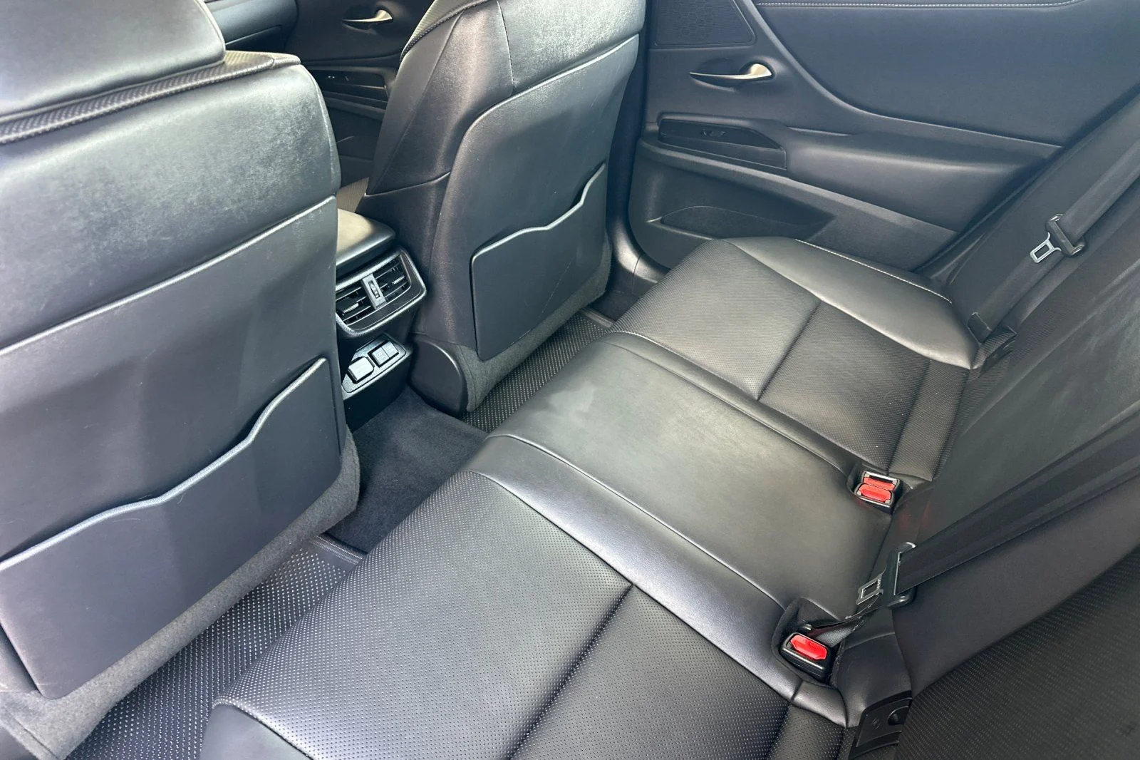 Used 2020 White Pearl Lexus 300h image 9