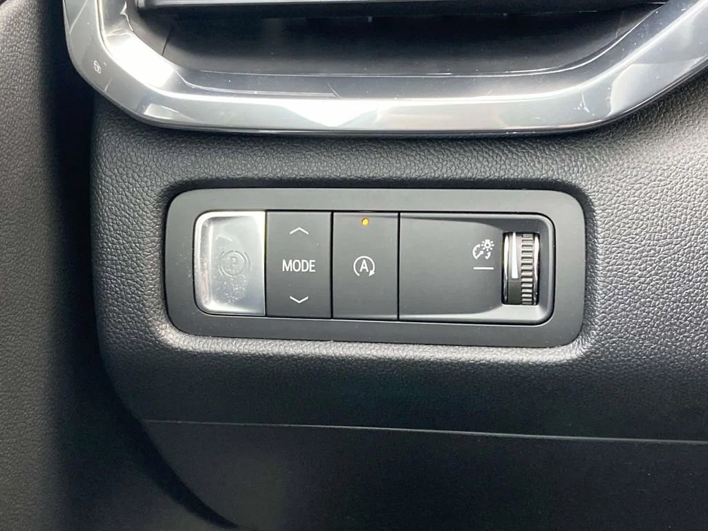 New 2026 Sterling Metallic GMC Elevation image 25