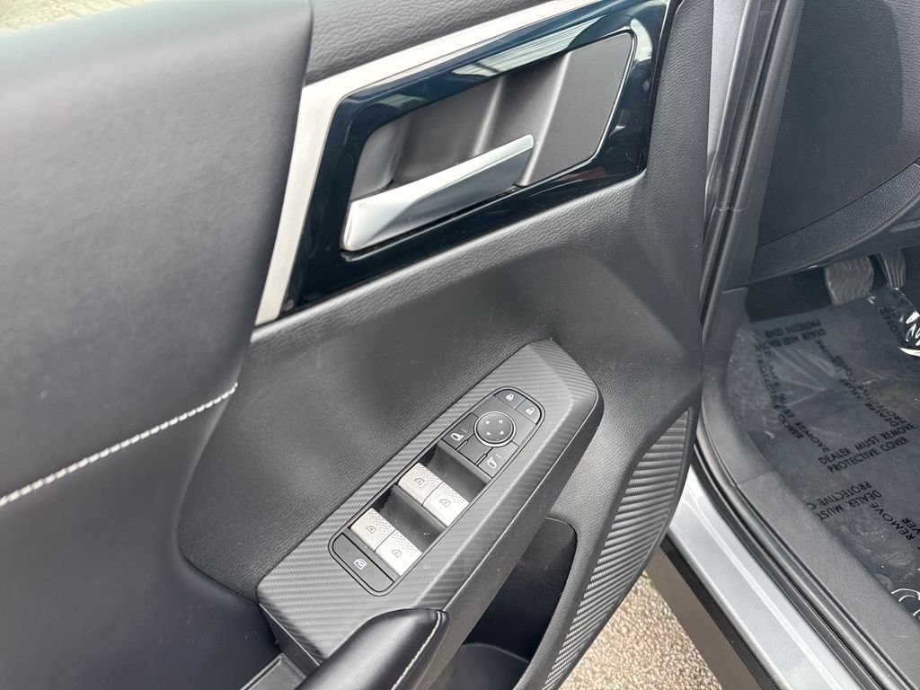 Used 2022 Gray Mitsubishi SE image 11