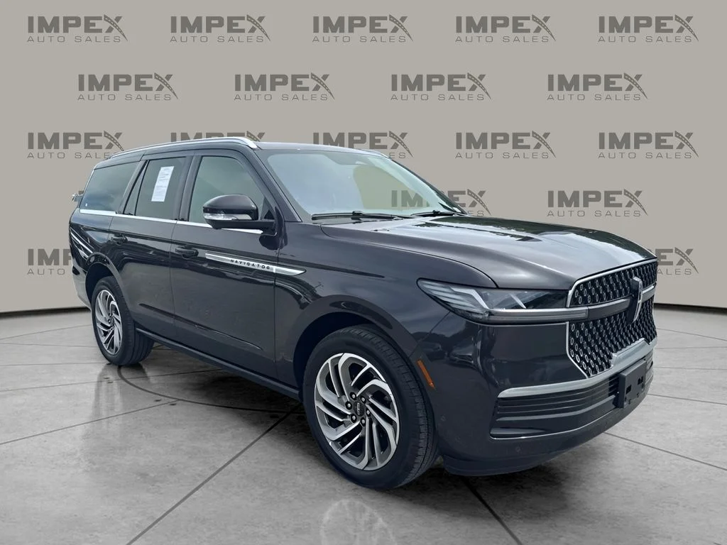 Used 2025 Gray Lincoln Reserve image 4