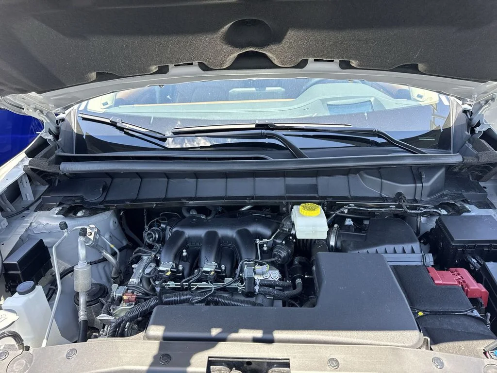 Used 2025 Gray Nissan Platinum image 27