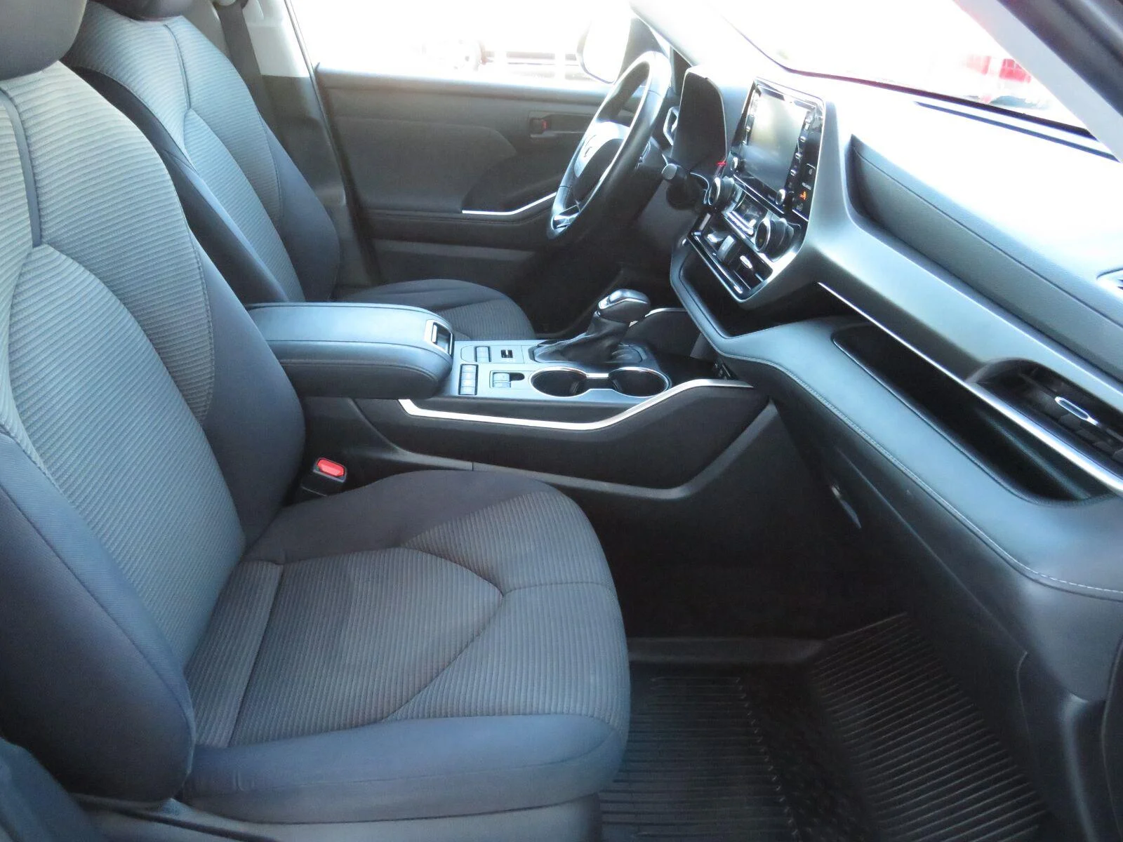 Used 2021 Magnetic Gray Met Toyota L image 25