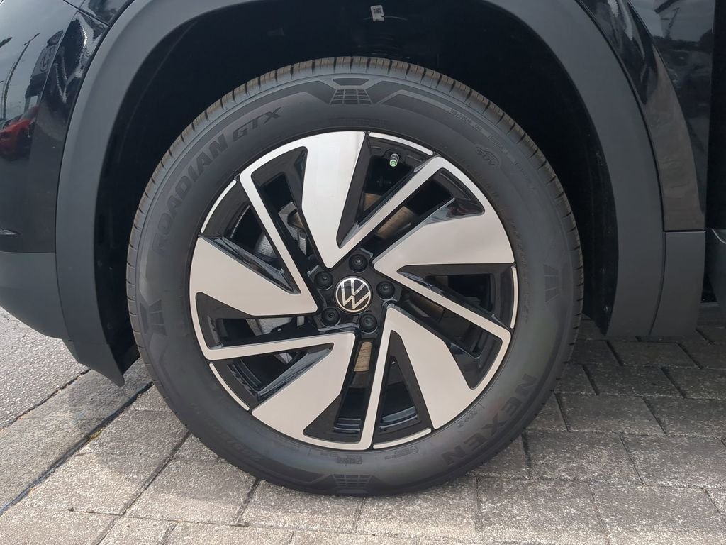 New 2026 Black Volkswagen 2.0T SE w/Technology image 34