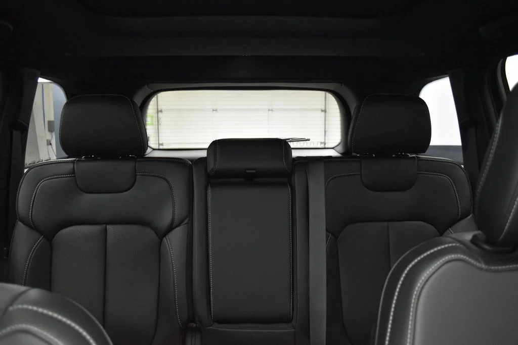 New 2026 Diamond Black Crystal Pearlcoat Jeep Limited image 16