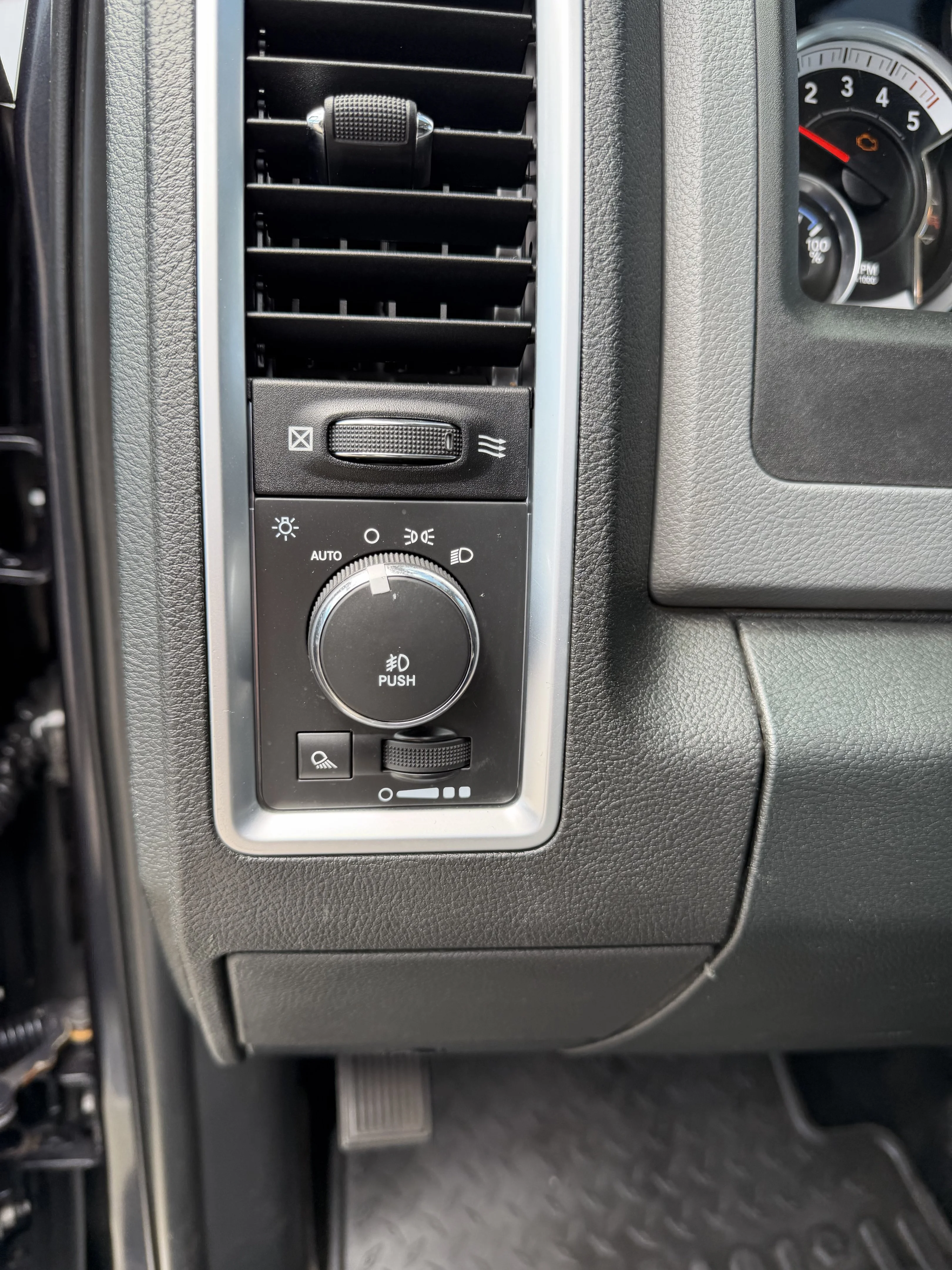 Used 2015 Maximum Steel Metallic Clearcoat Ram Outdoorsman image 11