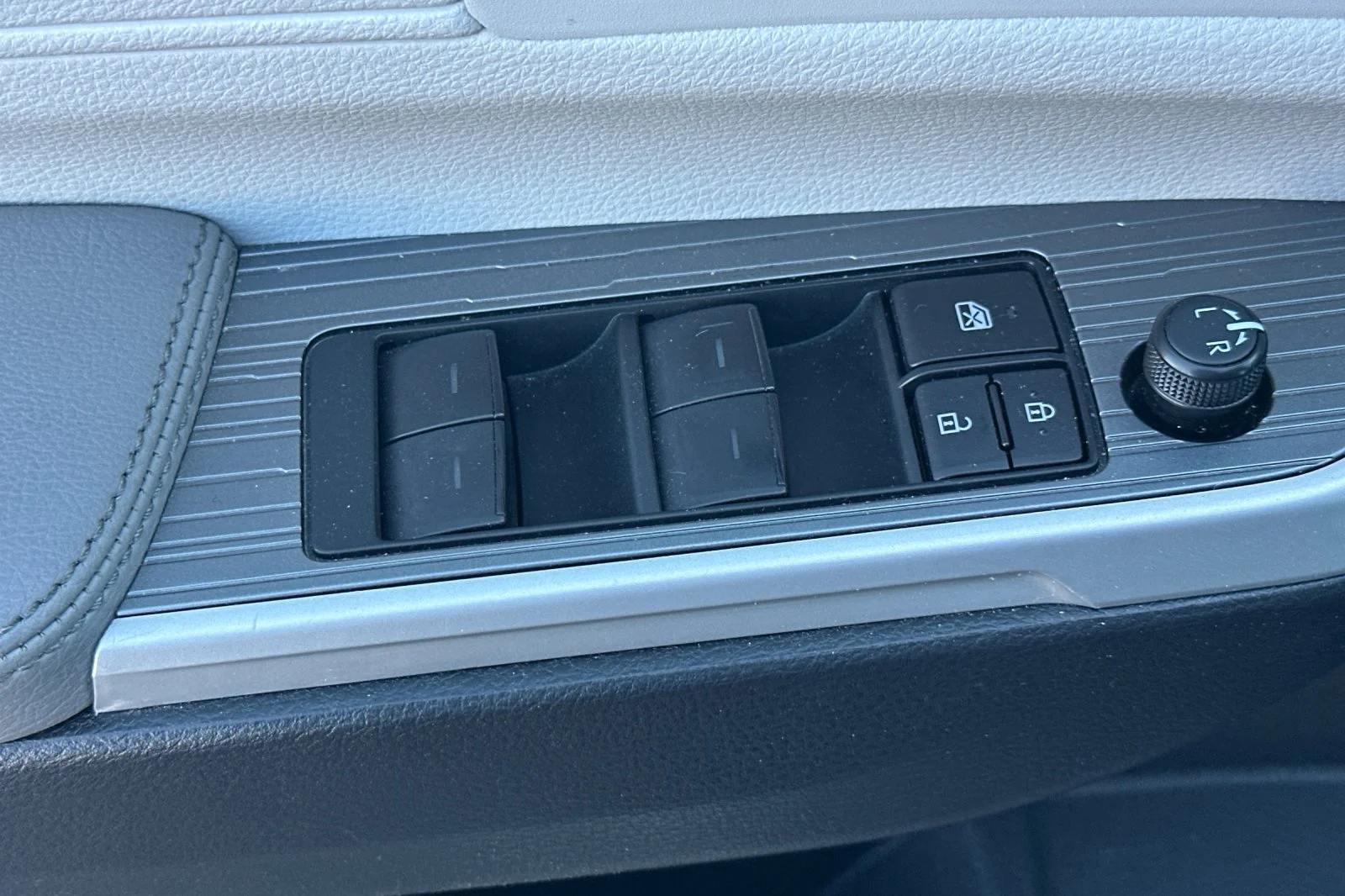 2025 Toyota Sienna XLE - Photo 20