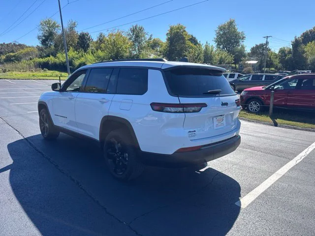 New 2027 Bright White Clear-Coat Paint Jeep Limited image 5