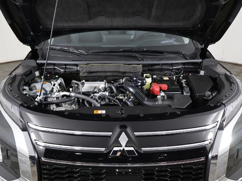 New 2026 Black Mitsubishi SE image 20