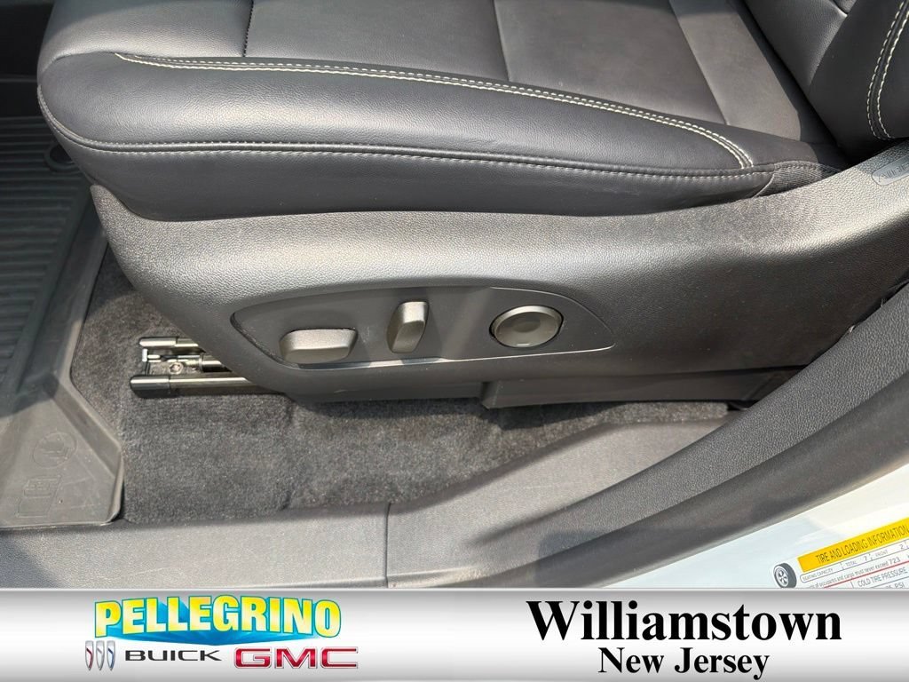 Used 2024 Summit White GMC Elevation image 23