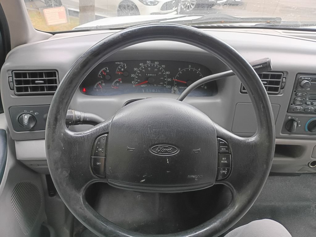 Used 2001 Oxford White Clearcoat Ford XL image 15