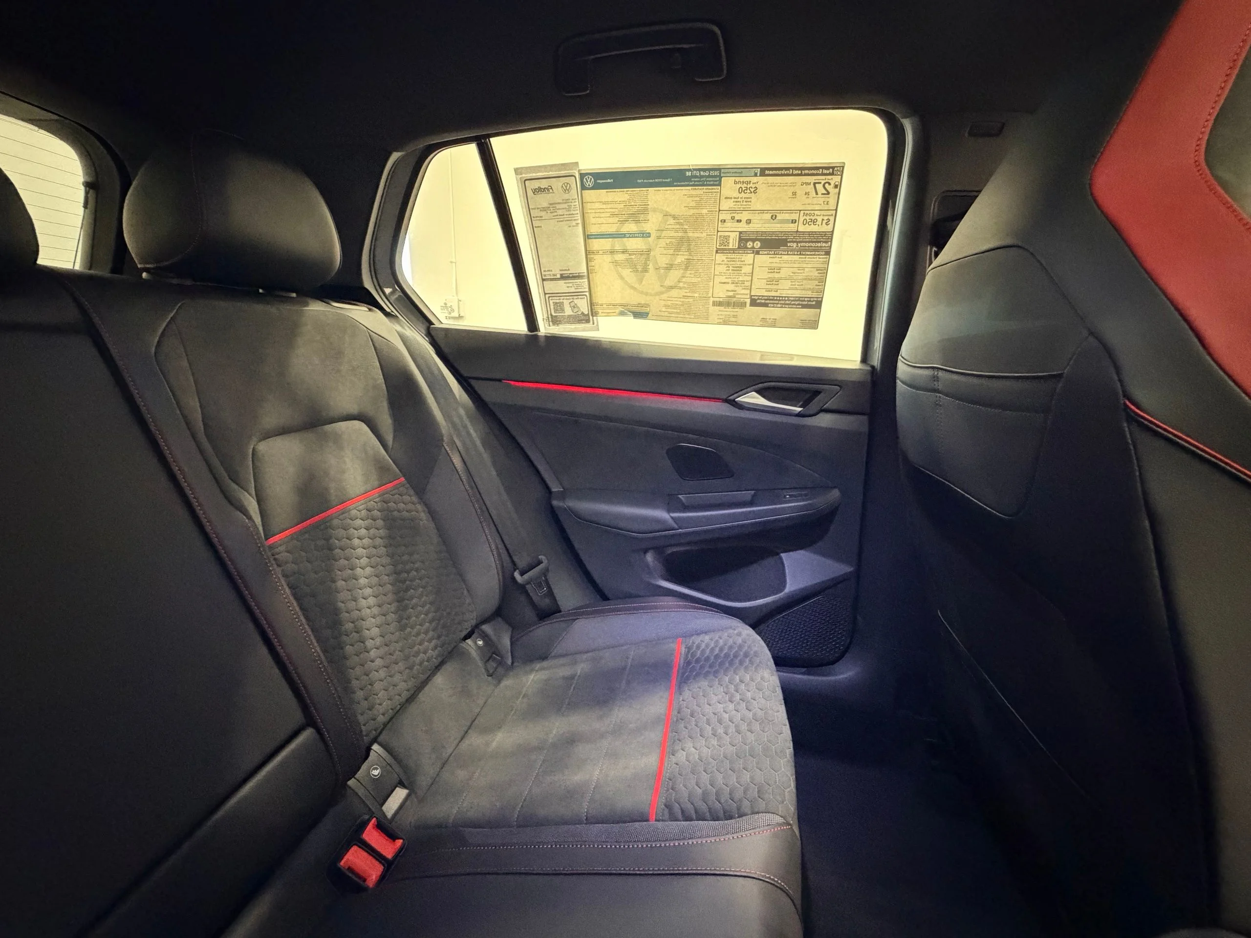 2025 Volkswagen Golf GTI SE - Photo 33