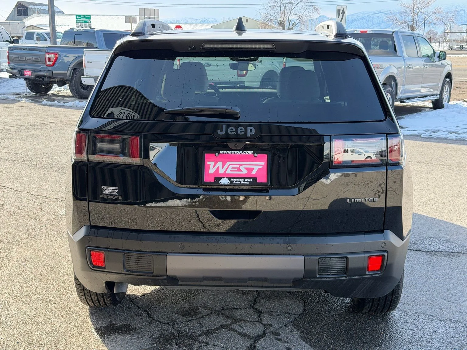 New 2026 Diamond Black Crystal Pearl-Coat Exterior Paint Jeep Limited image 8