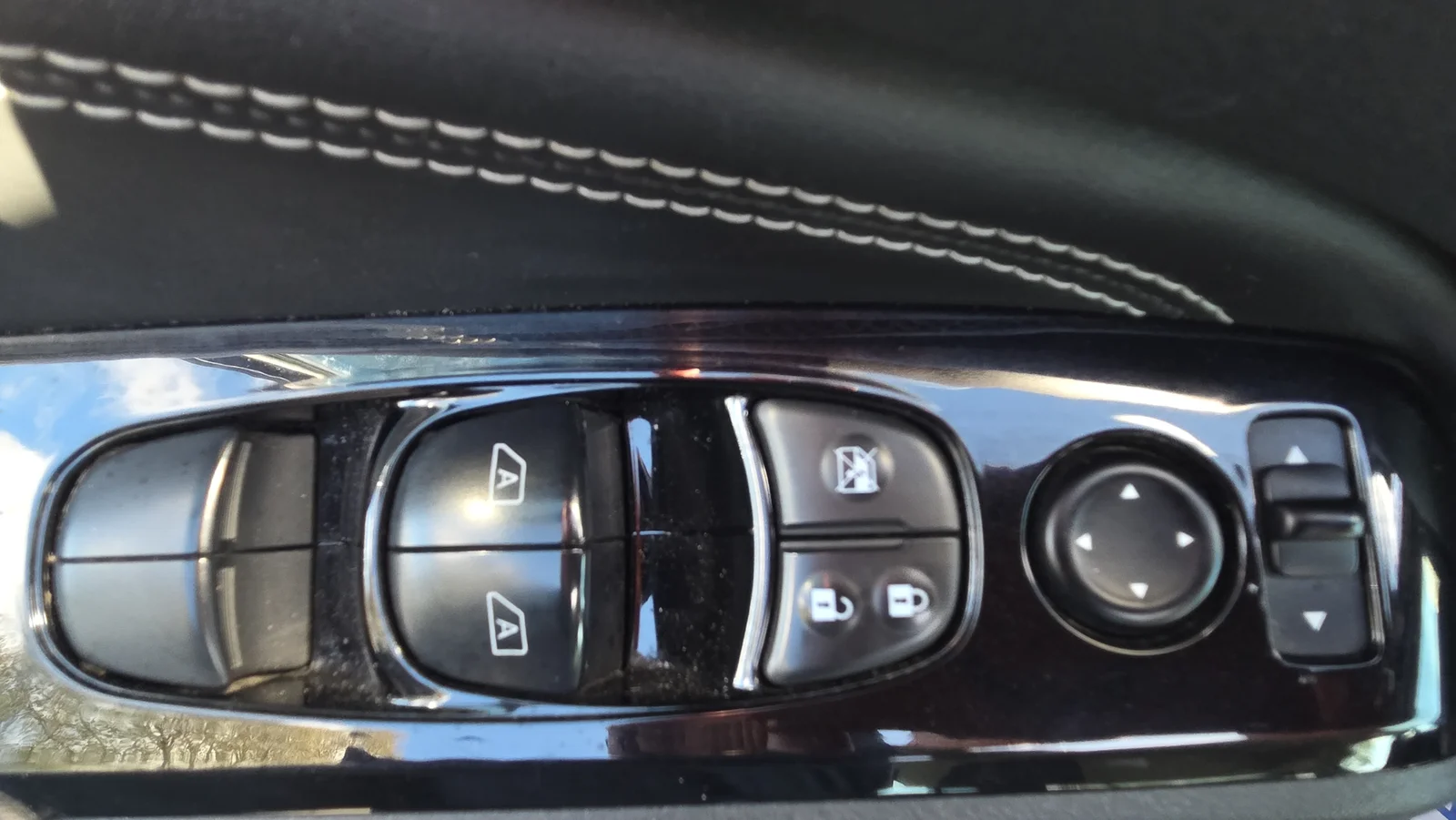 Used 2021 Black Nissan 2.5 SL image 24