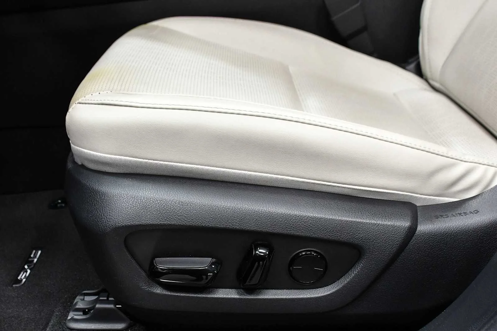 Certified Used 2023 CAVIAR Lexus Premium Plus image 16