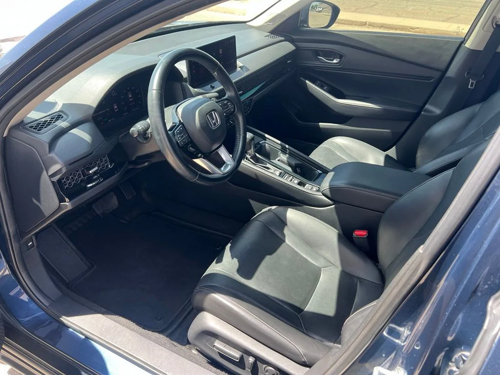 Used 2023  Honda Touring image 11