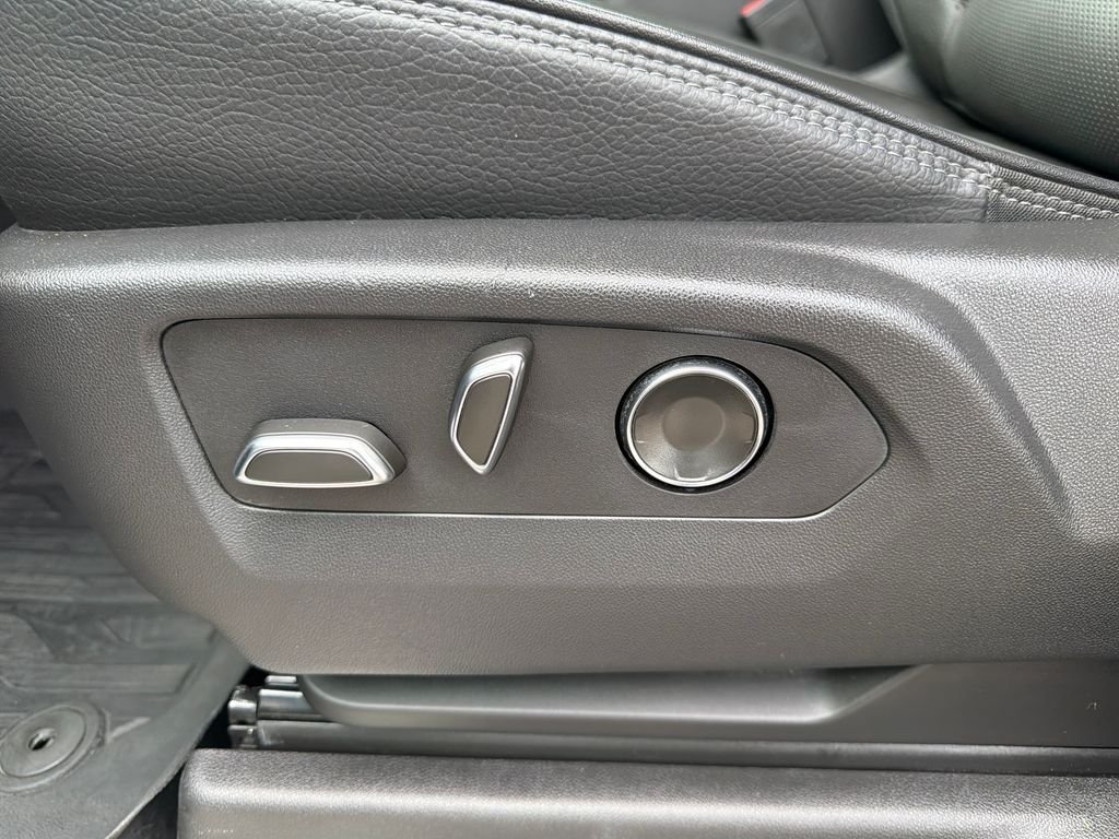 Used 2025 Onyx Black GMC Denali image 20
