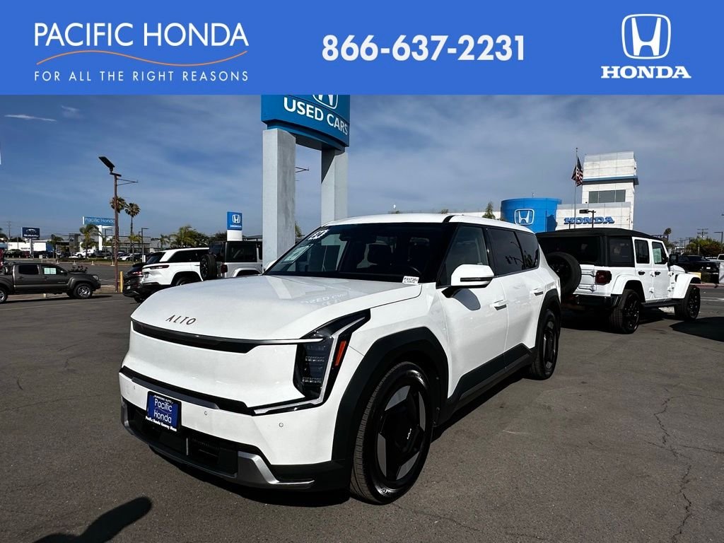 2024 Kia EV9 Light L/R's photo