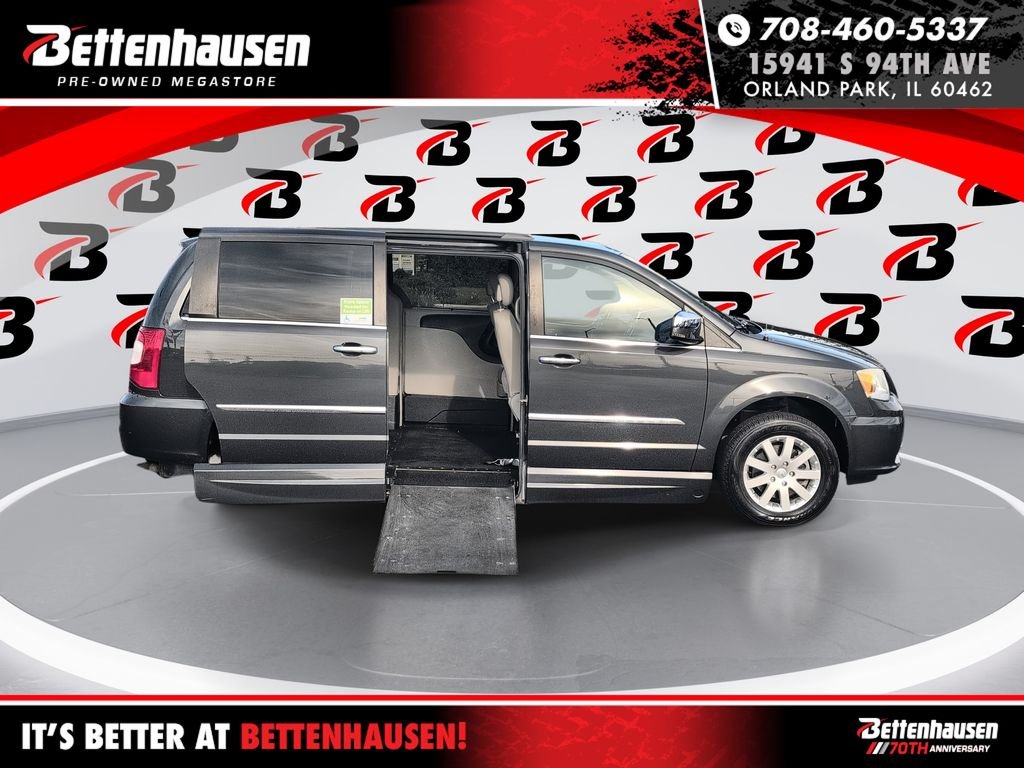 2012 Chrysler Town & Country Touring-L's photo