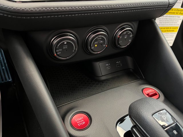 2025 Nissan Z NISMO - Photo 17