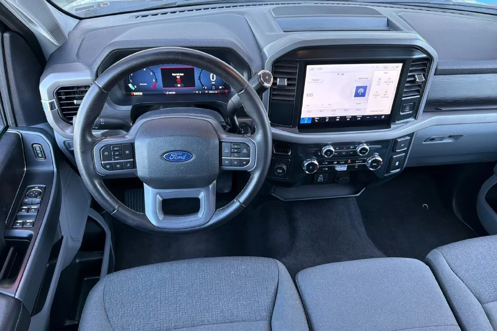 Used 2025 Silver Metallic Ford XLT image 18