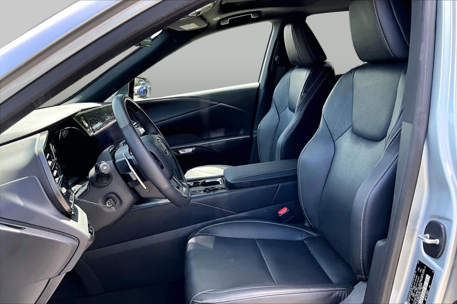 Used 2024 Iridium Lexus Premium Plus image 8