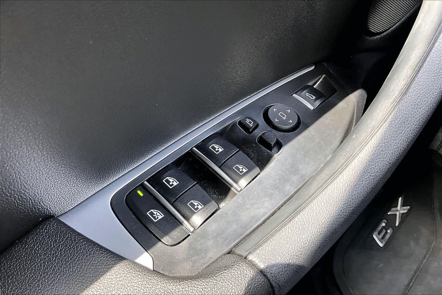 Used 2019 Alpine White BMW sDrive30i image 45