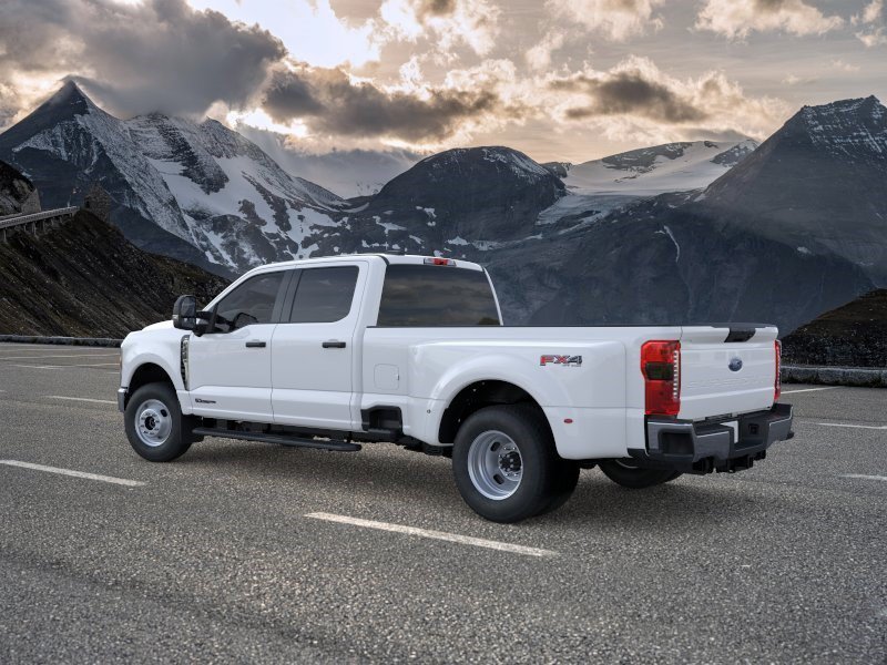 New 2026 Oxford White Ford XLT image 4