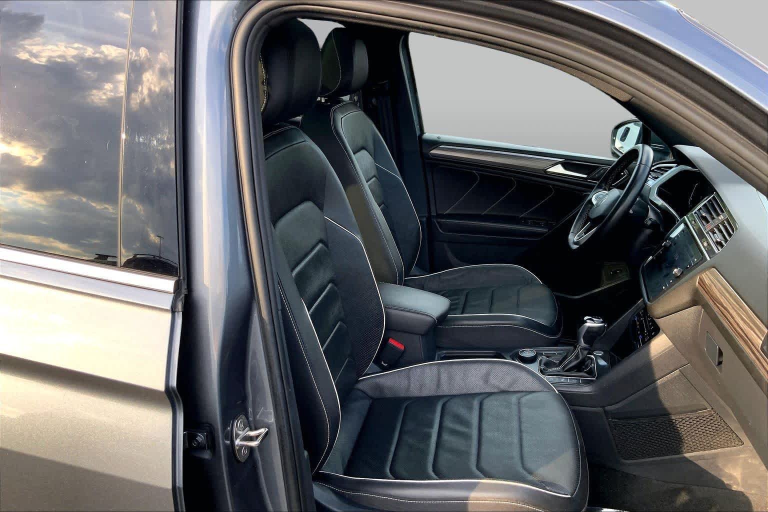 Used 2023 Platinum Gray Metallic Volkswagen SEL R-Line image 9