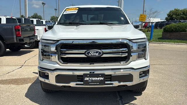 Used 2025 White Ford Lariat image 4