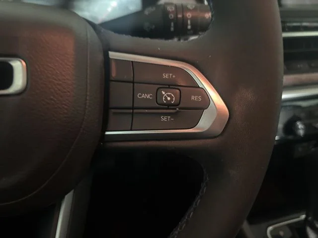 Used 2022 Bright White Clearcoat Jeep Latitude image 32