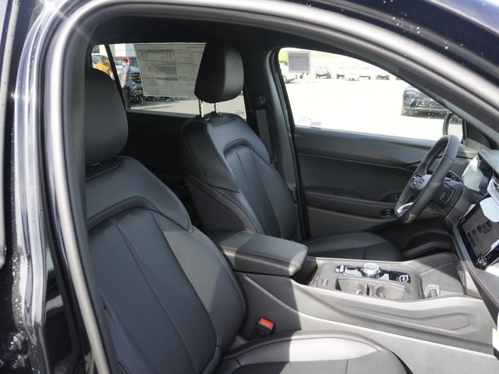 New 2026 Diamond Black Crystal Pearl-Coat Exterior Paint Jeep Limited image 19