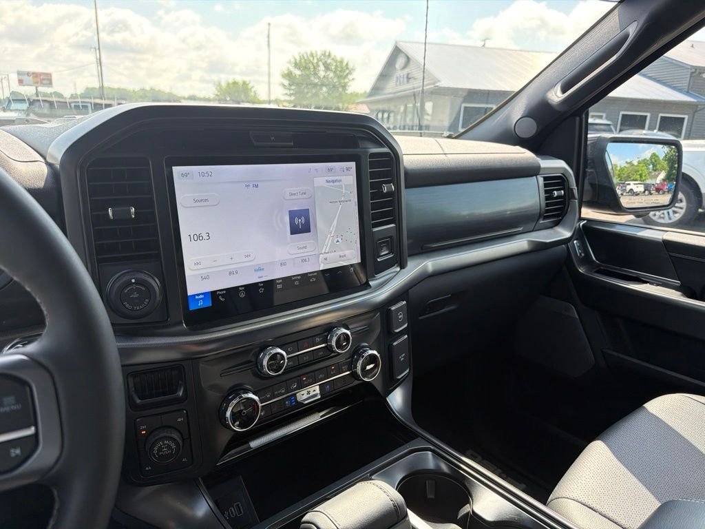 Used 2025 Agate Black Metallic Ford Lariat image 29