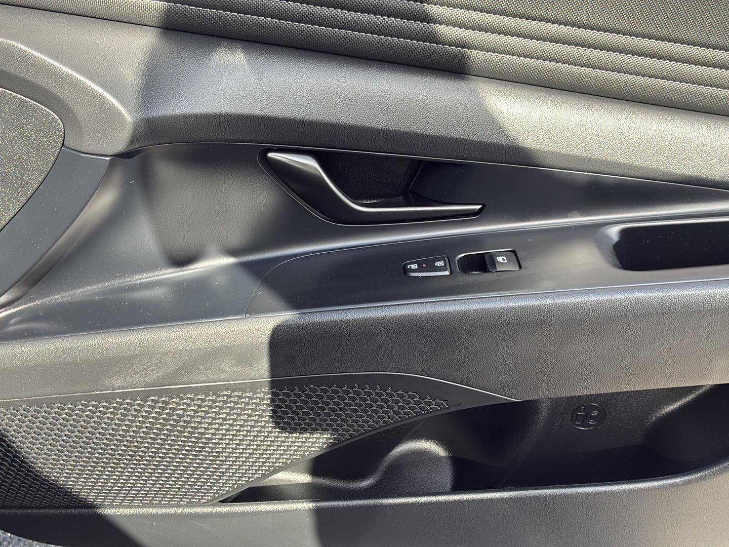 2025 Hyundai Elantra SEL - Photo 9