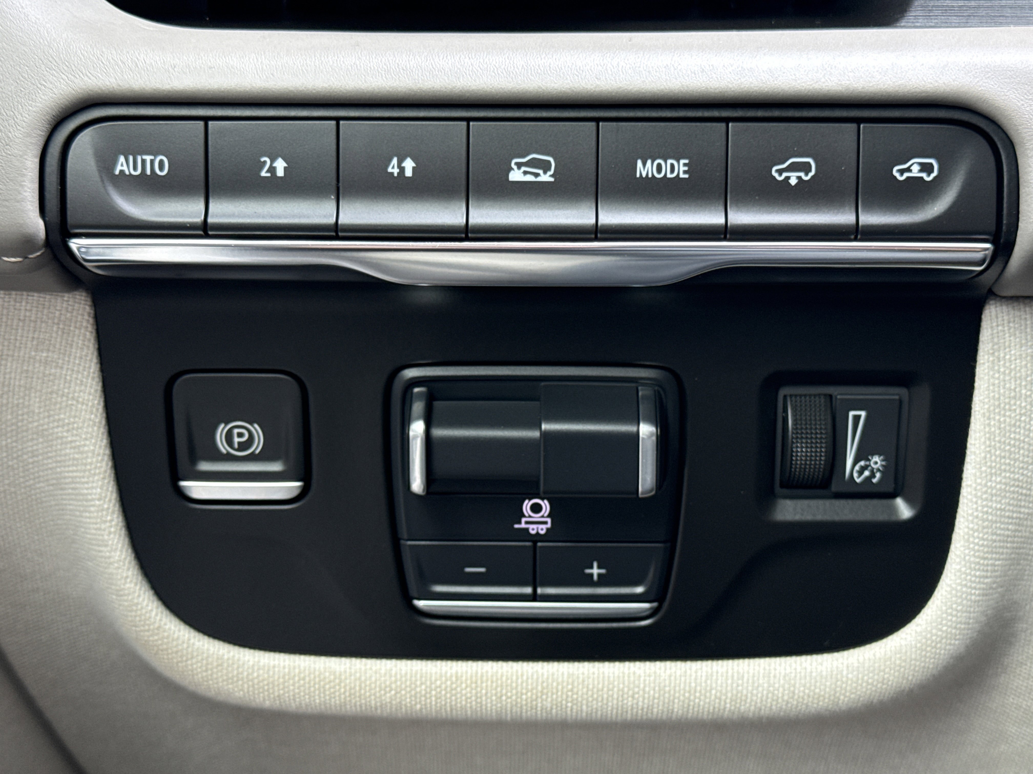 Used 2023 Sandstone Metallic Cadillac Sport Platinum image 28