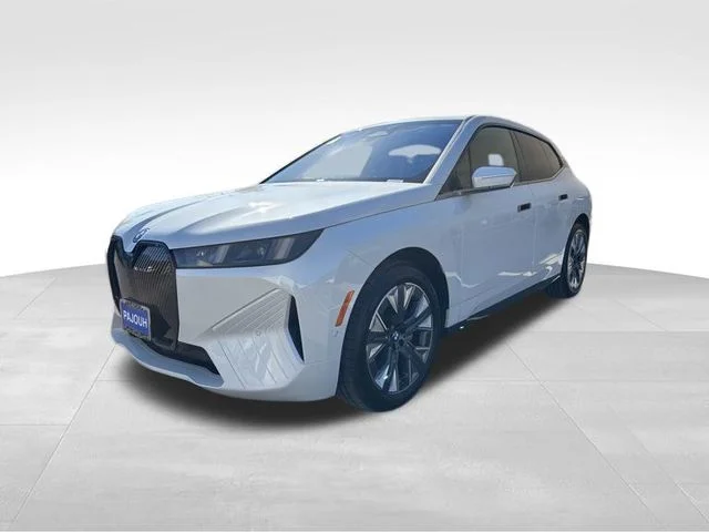 Used 2026 White BMW xDrive45 image 3