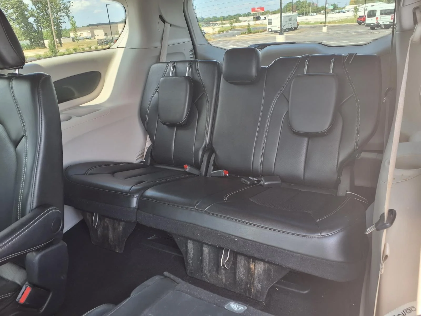 Used 2023 Silver Mist Clearcoat Chrysler Touring L image 29