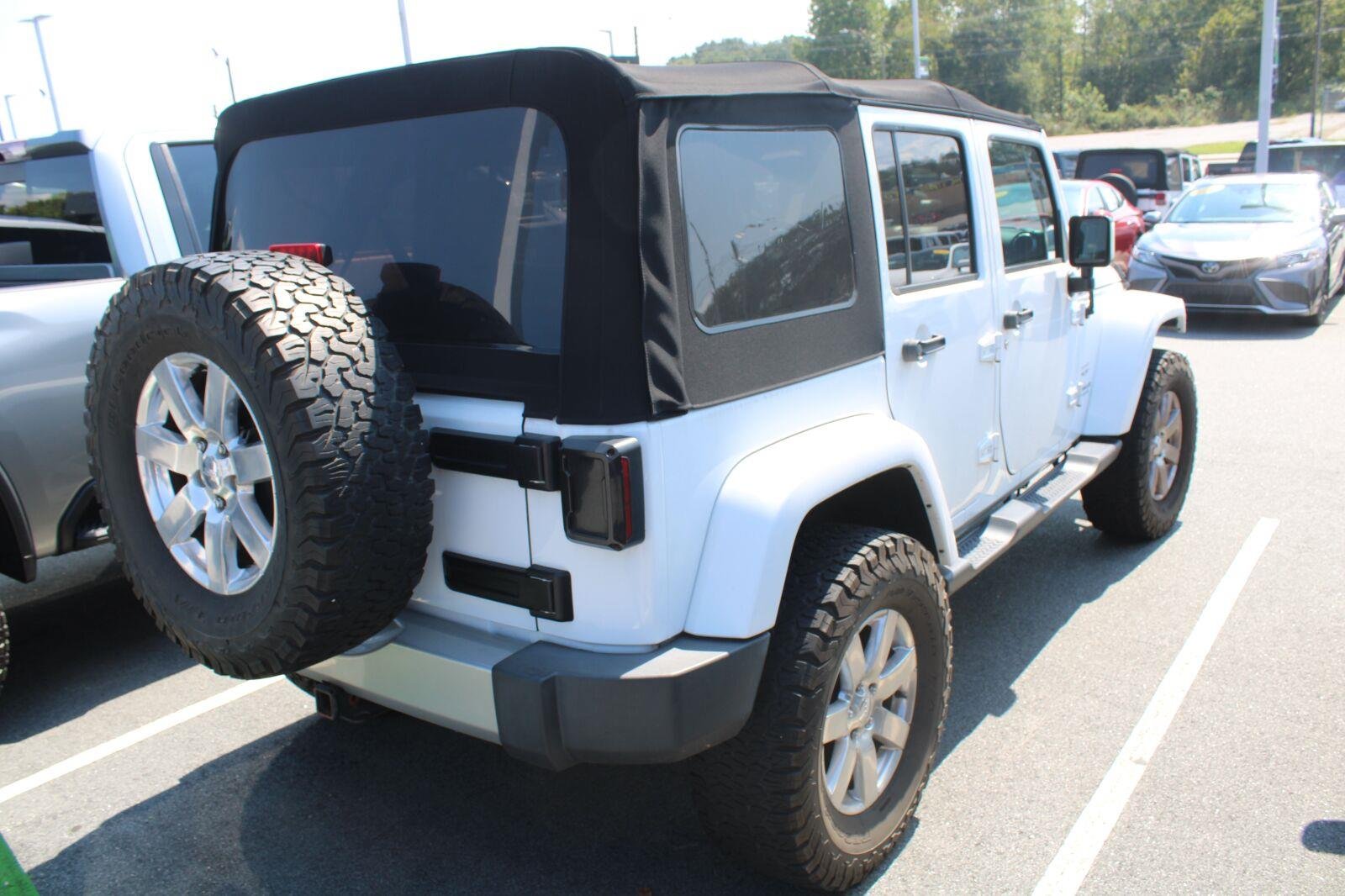 Used 2017 Bright White Clearcoat Jeep Sahara image 6
