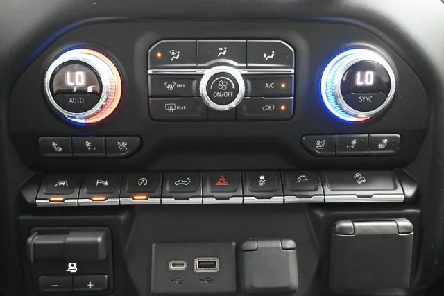 Used 2019 ONYX BLACK GMC SLT image 18