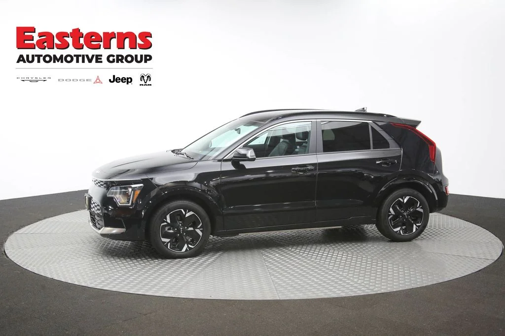Used 2024 Black Kia Wind image 60