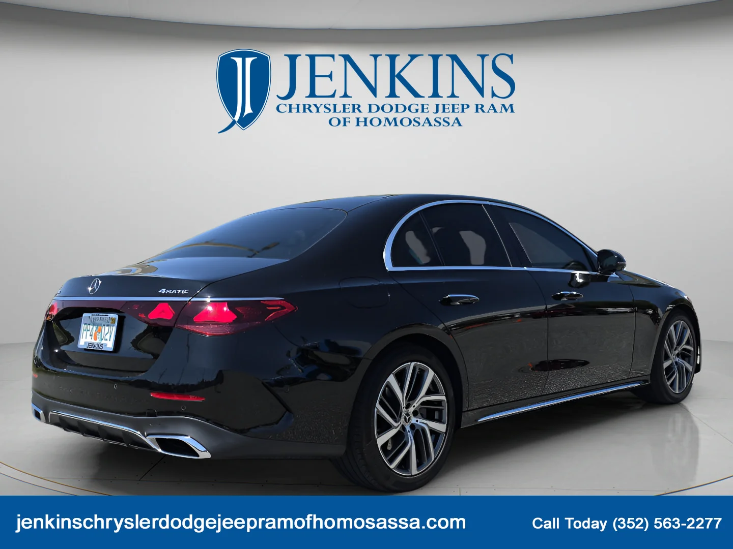Used 2025 Obsidian Black Metallic Mercedes-Benz E 350 image 4