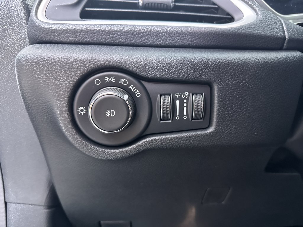 2026 Chrysler Pacifica Select - Photo 34