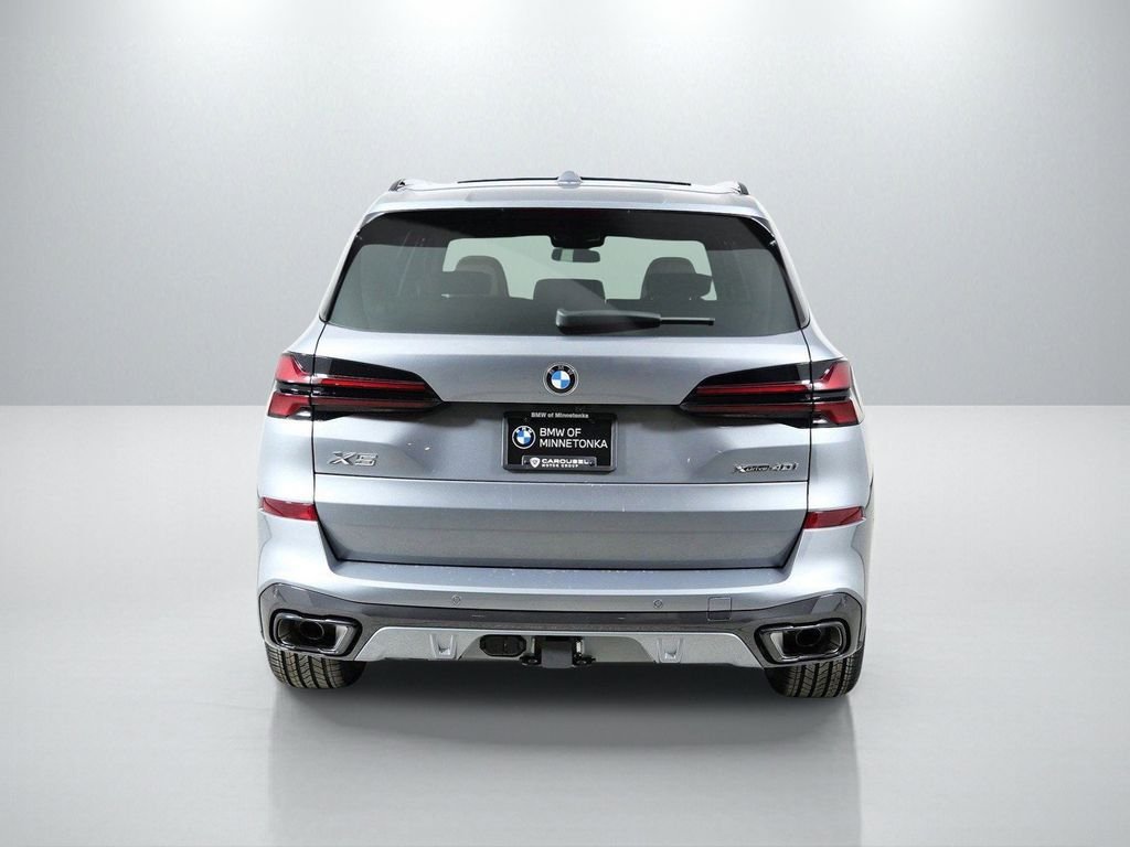 Used 2026 Skyscraper Grey Metallic BMW xDrive40i image 11