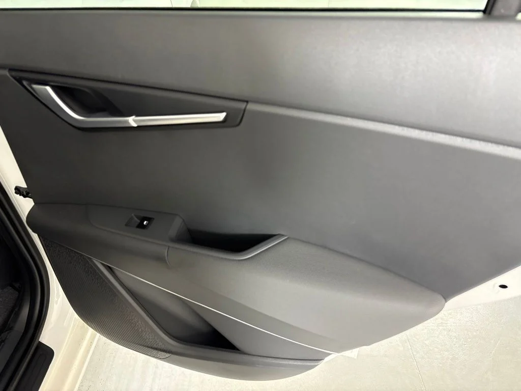 New 2026 Snow White Pearl Kia WIND image 18