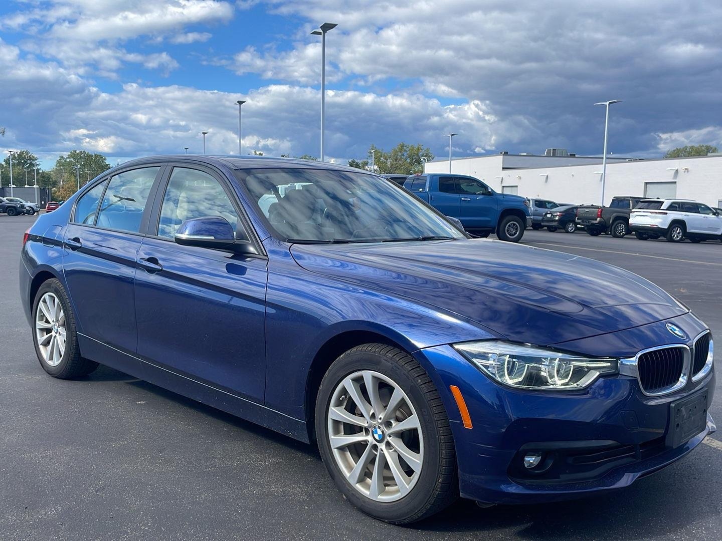 Used 2018 Mediterranean Blue Metallic BMW 320i xDrive image 11
