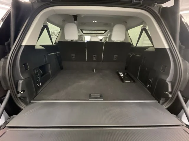 New 2026 Glacier Gray Metallic Tri-Coat Ford MAX Platinum® image 25